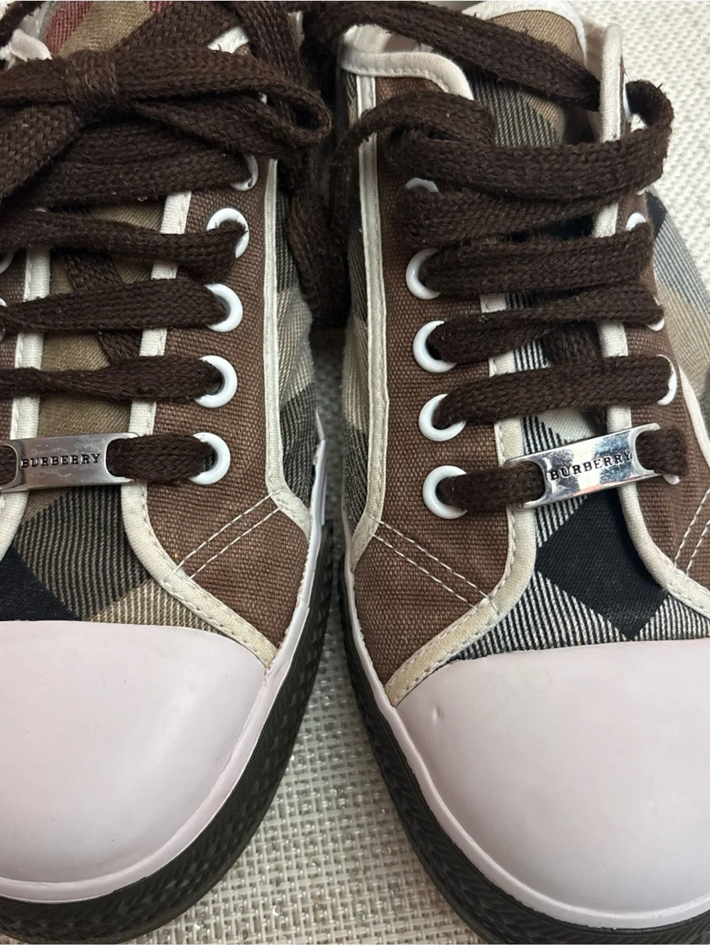 BURBERRY VINTAGE  Novacheck Plaid Low-Top Sneakers - Brown SIZE 9